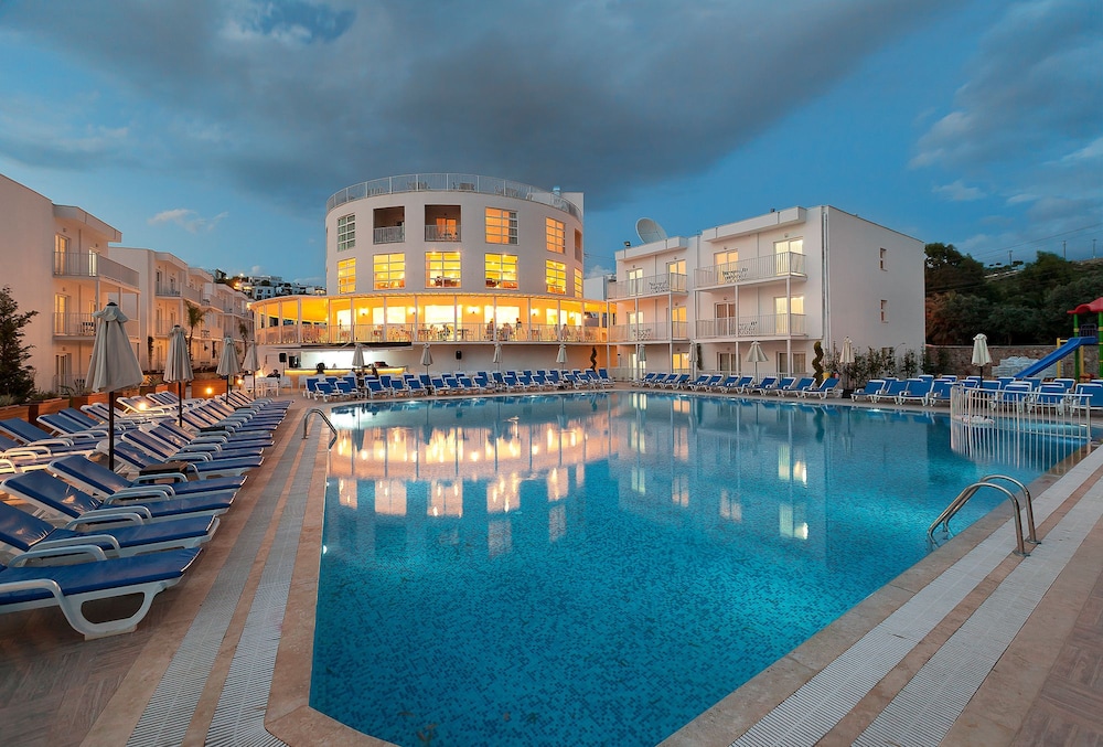 Bodrum Beach Resort 8/65
