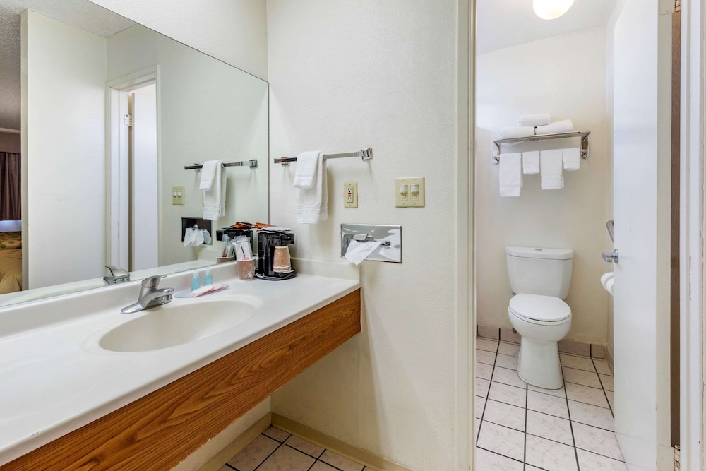 Econo Lodge On Historic Route 66 34/35
