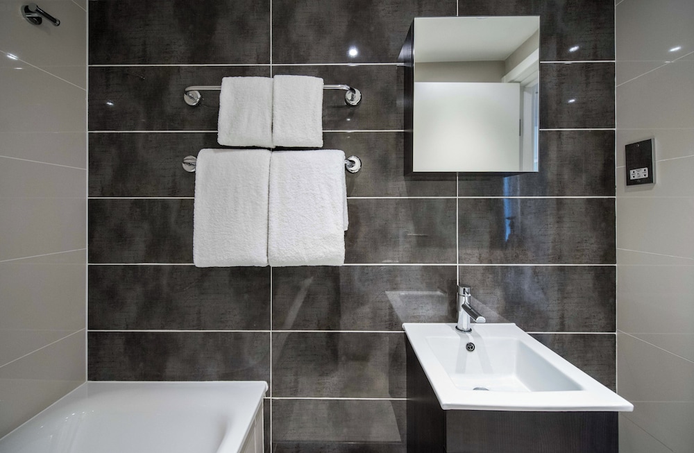 غرفة بريميوم بسريرين منفصلين، Holiday Inn London - Kensington High St. by IHG 4/6