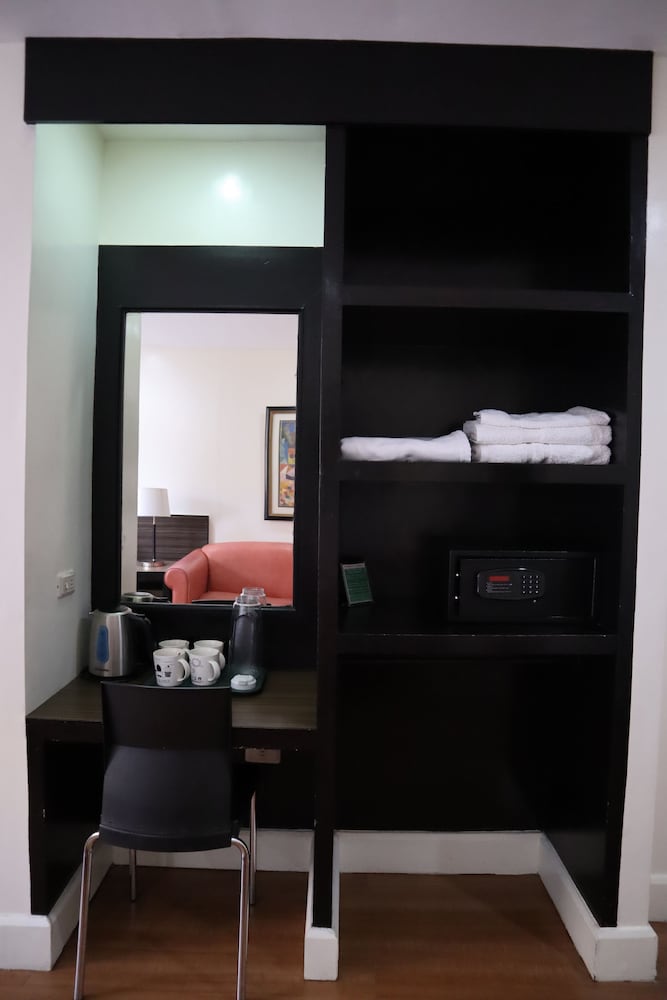 Domicilio Lorenzo Apartelle 57/71