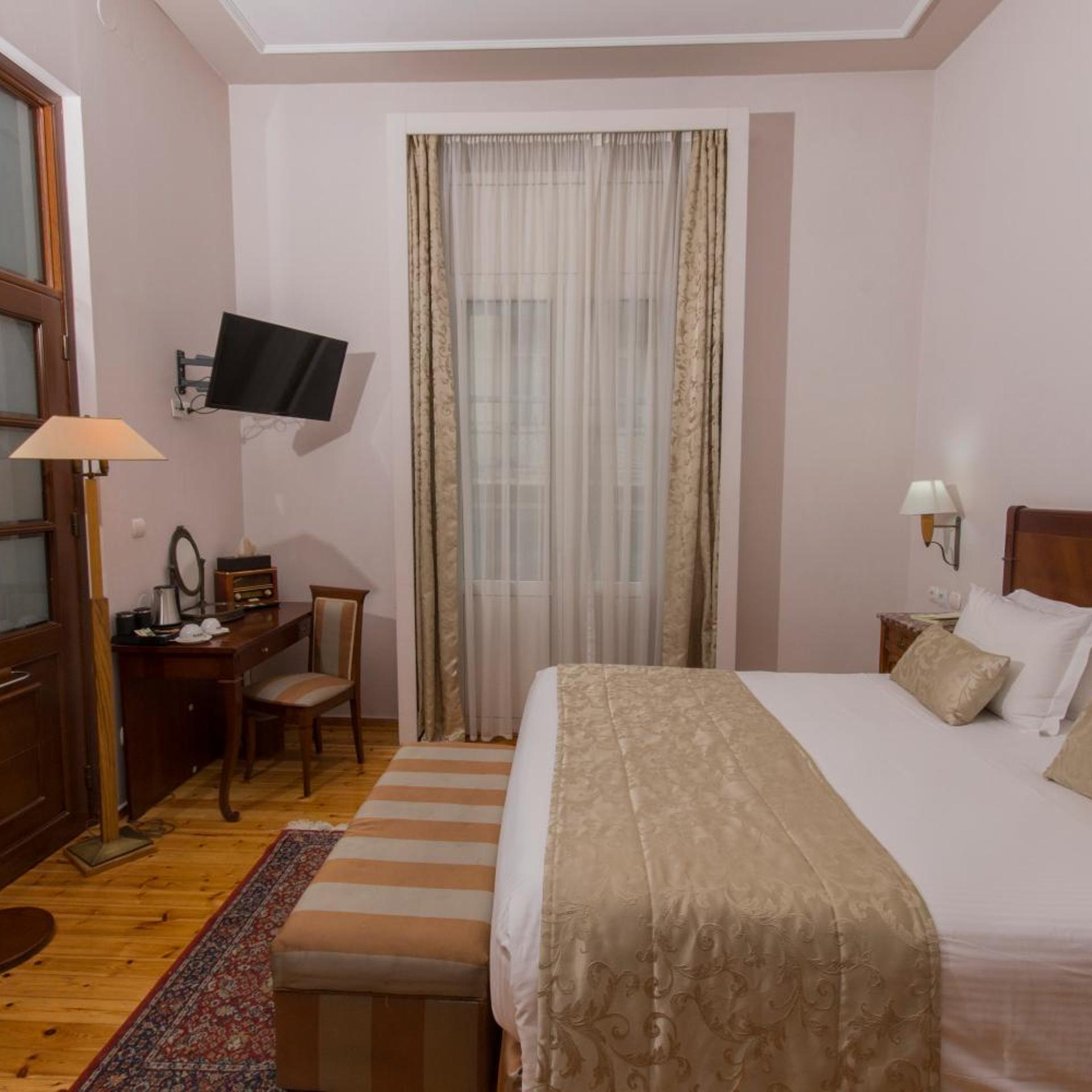 Suite, King Bed