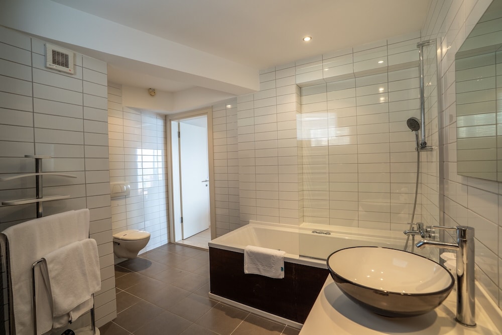 Med Inn Boutique Hotel 53/56
