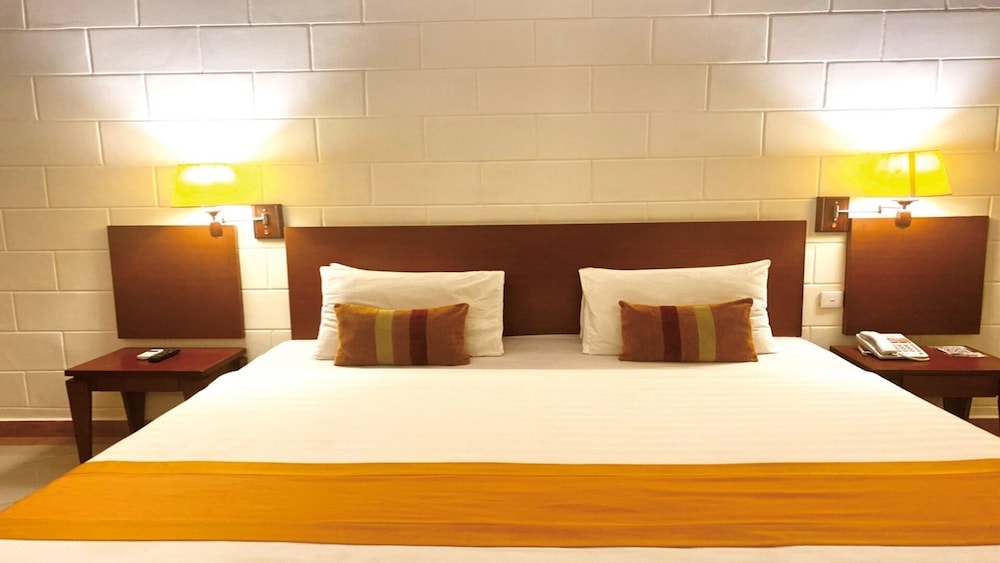 DELUXE, KING BED