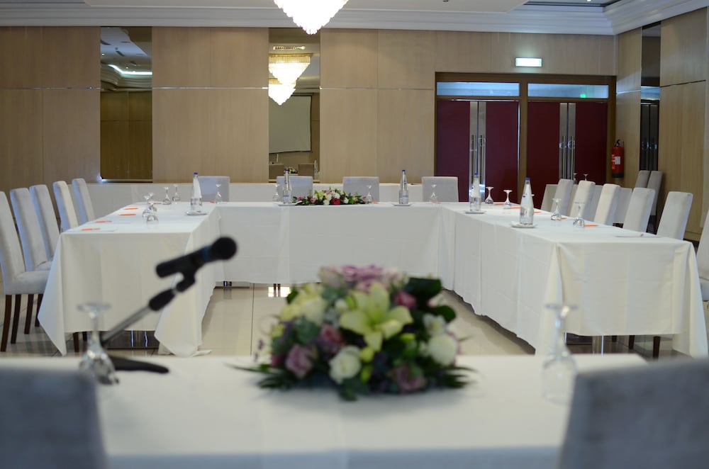 Sun Hall Hotel 55/70