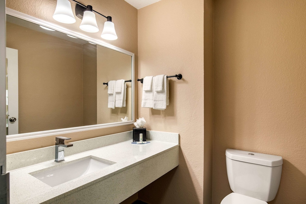 QUALITY INN AND SUITES PLANO EAST RICHARDSON 61/62