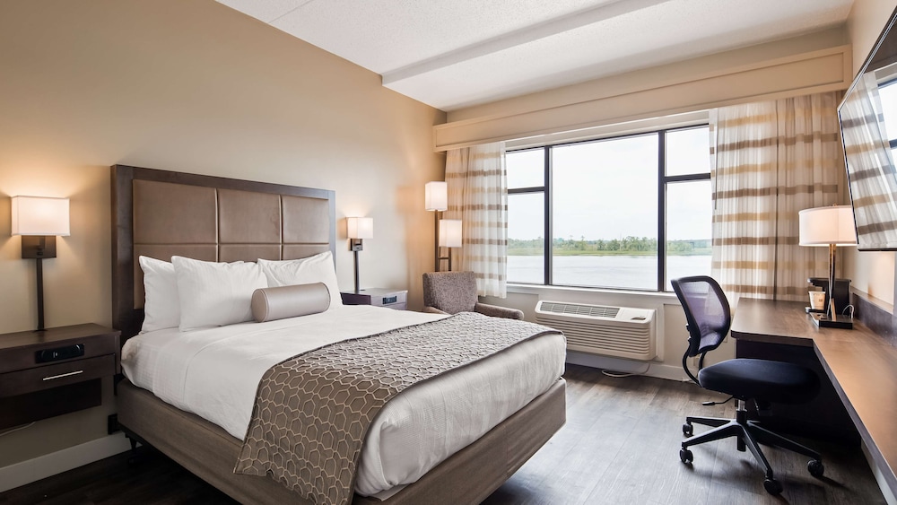 غرفة قياسية بسرير كوين لذوي الإعاقة