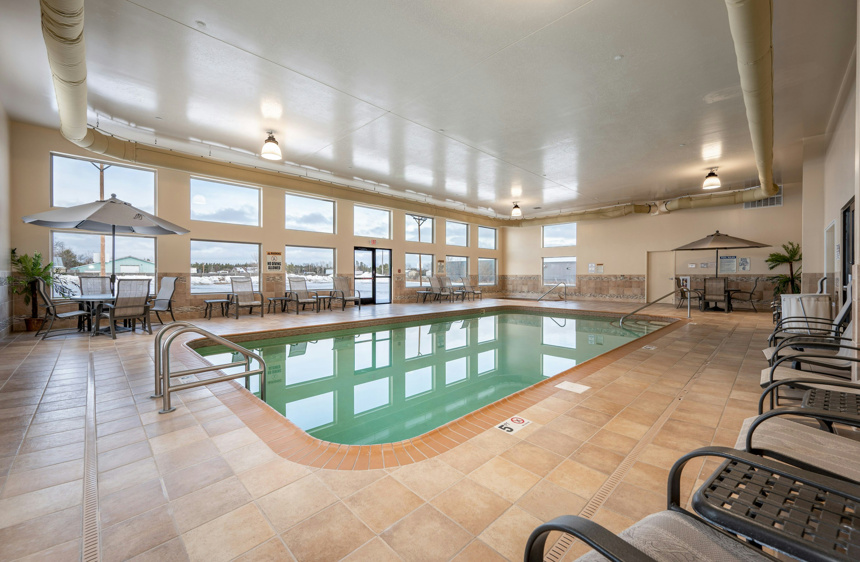 Heartland Inn & Suites, SureStay Collection by Best Western 13/19