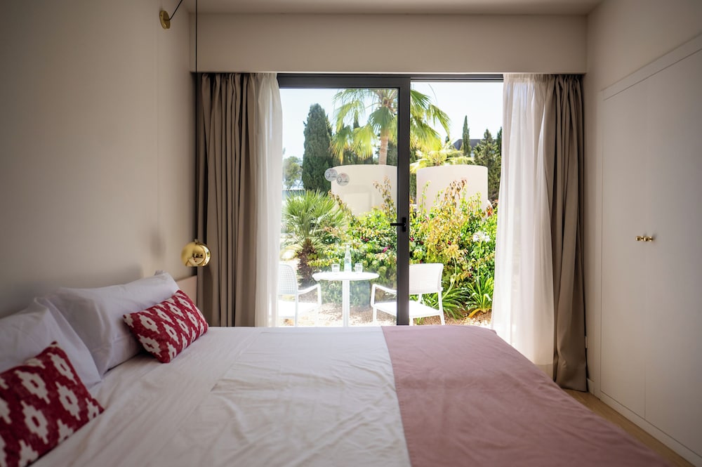 Exclusive, Double Bed, Garden View, Pool Side
