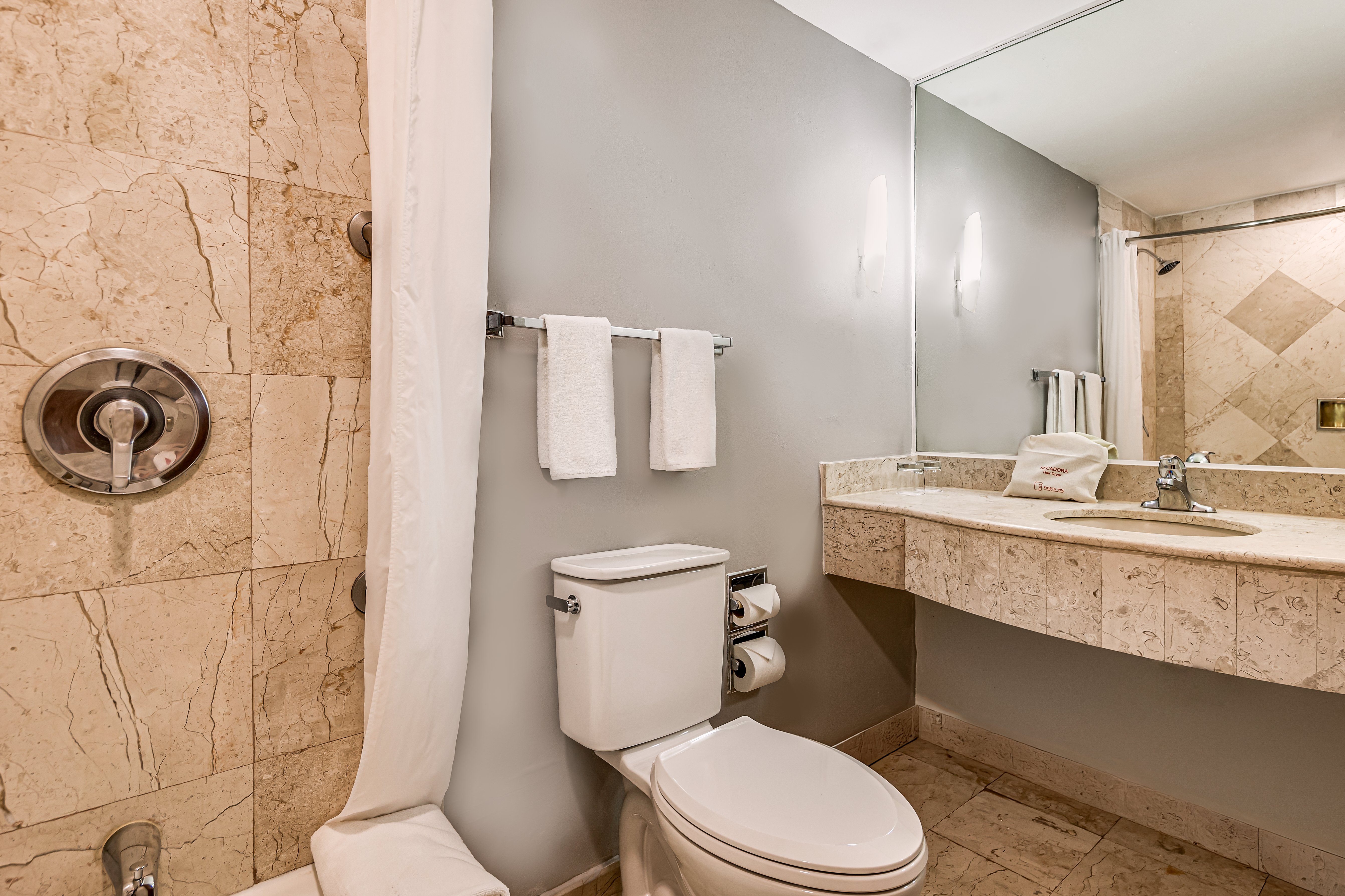 Fiesta Inn Express Nuevo Laredo 40/42