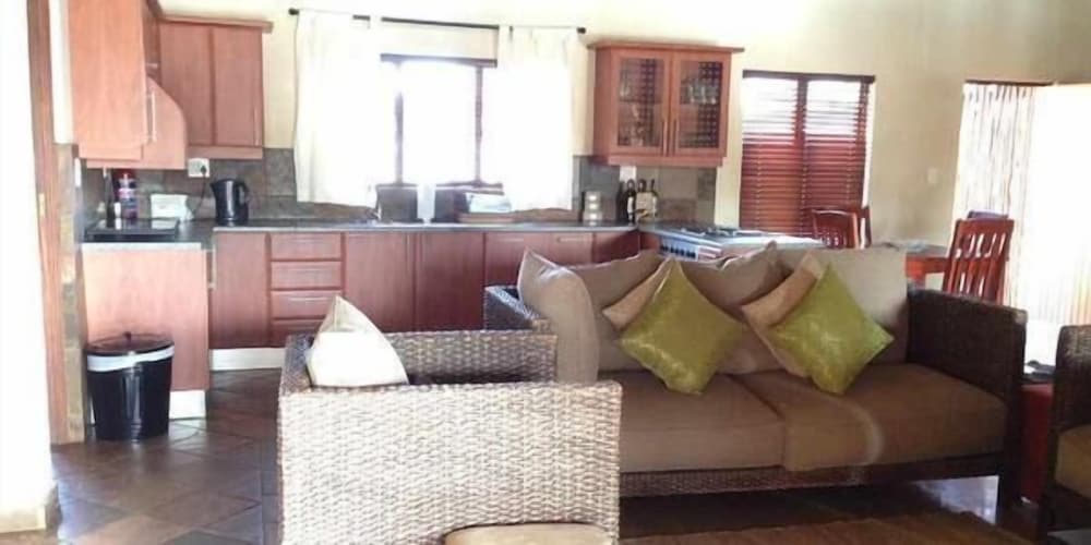 Makhato 84 Bush Lodge 21/45