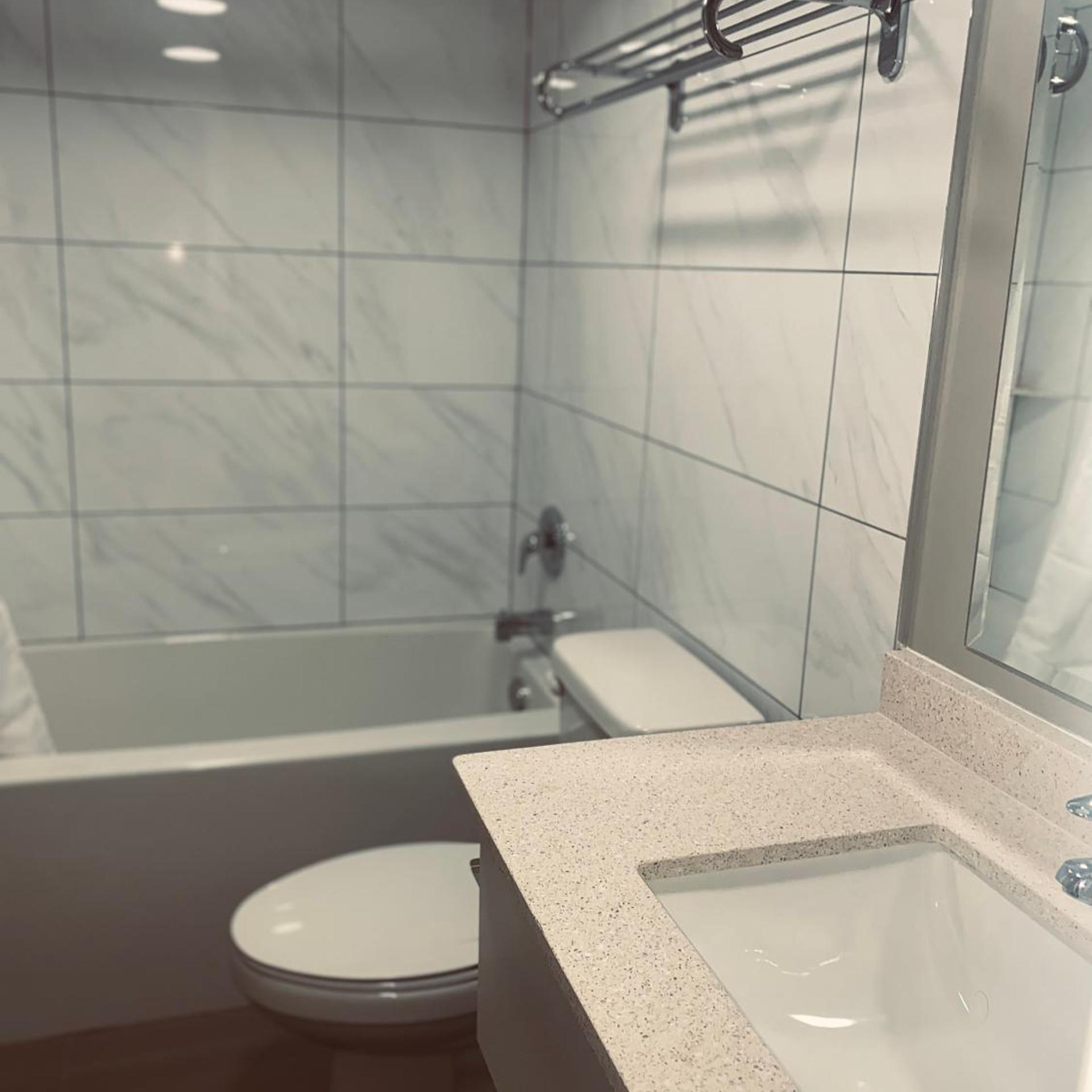 Room, 2 Queen Beds, Econo Lodge Prince George City Centre 8/8