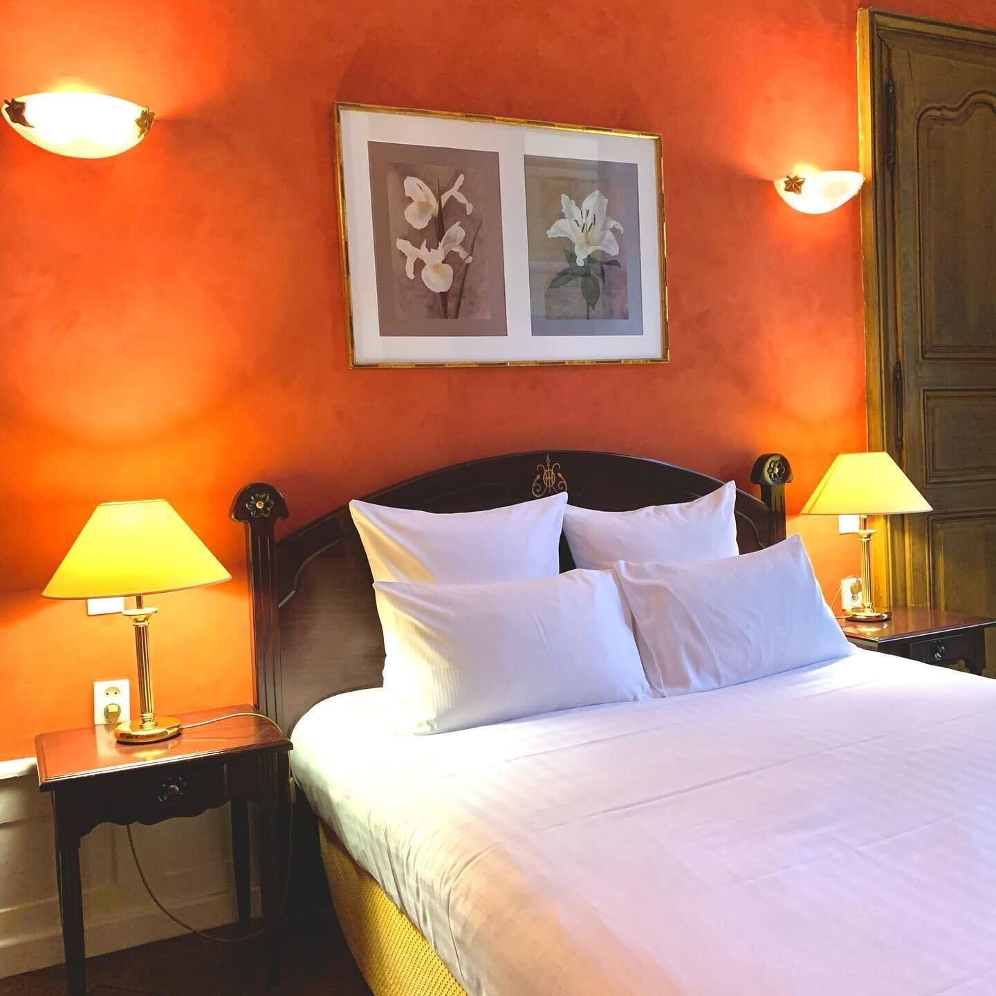 SUITE, QUEEN BED