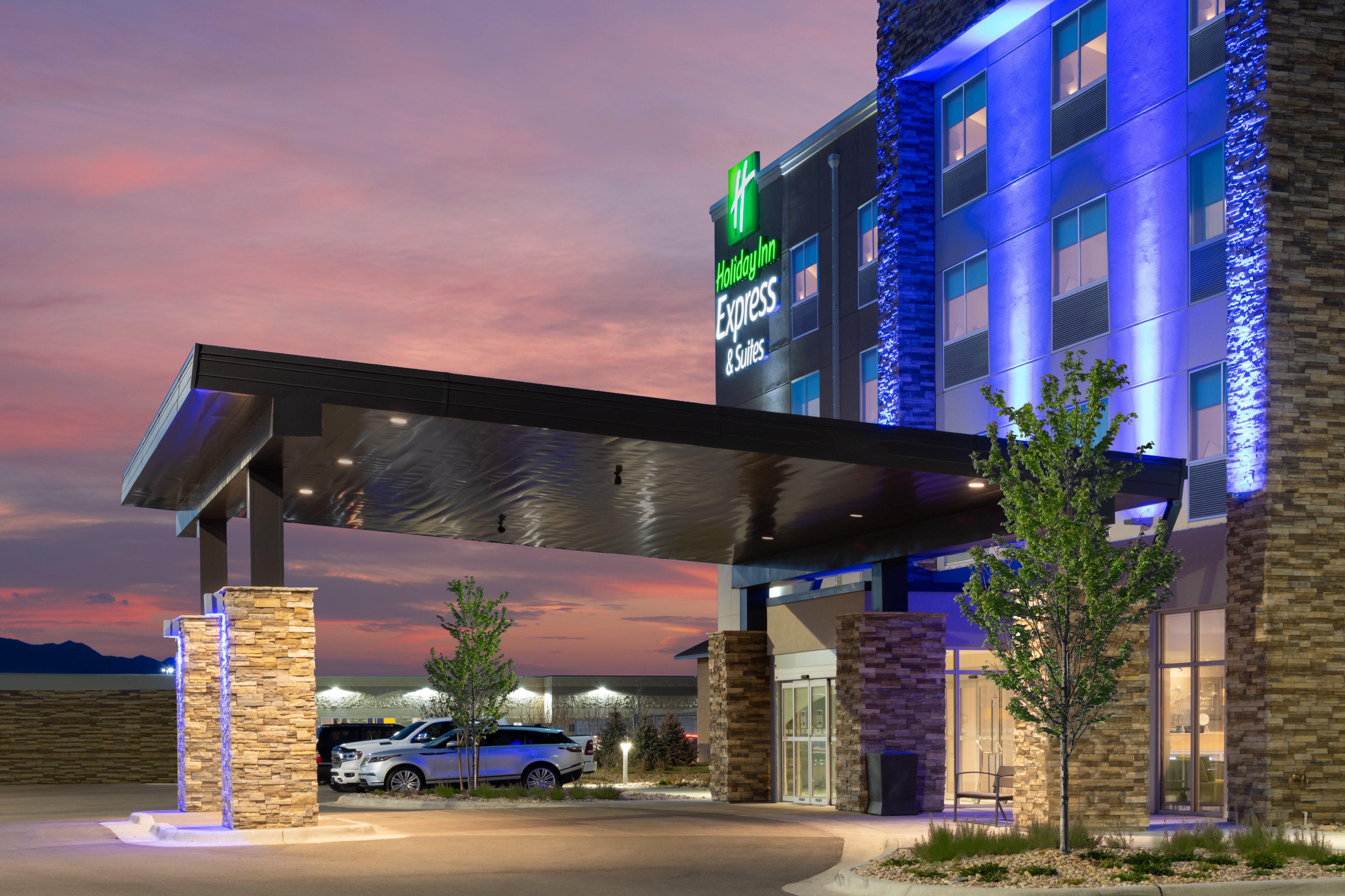 Holiday Inn Express Suites Colorado Springs South I 25 2/55