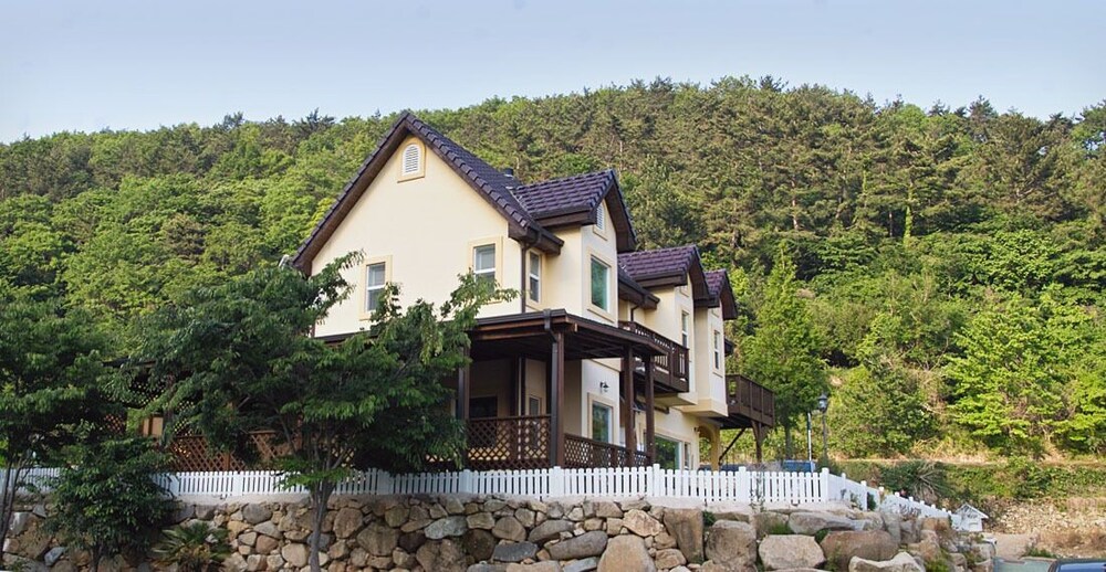 Namhae U.S. Town Bins House Pension 6/37