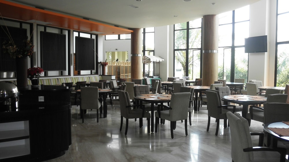 The Oxalis Regency Hotel Magelang 25/46