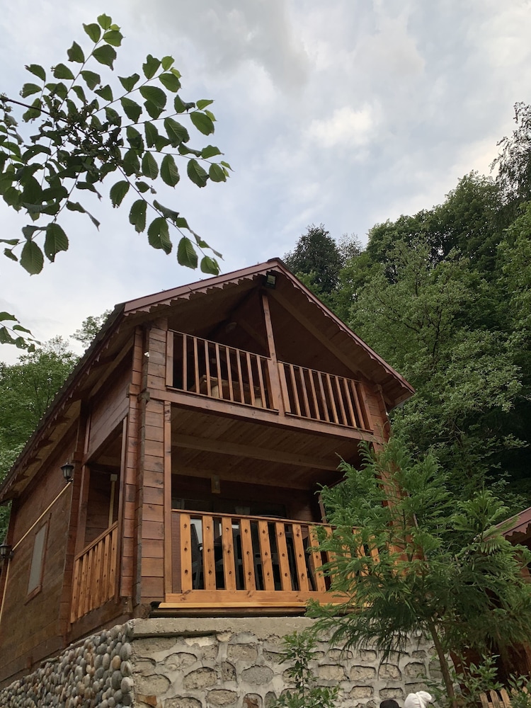 Tanura Bungalows 2/50