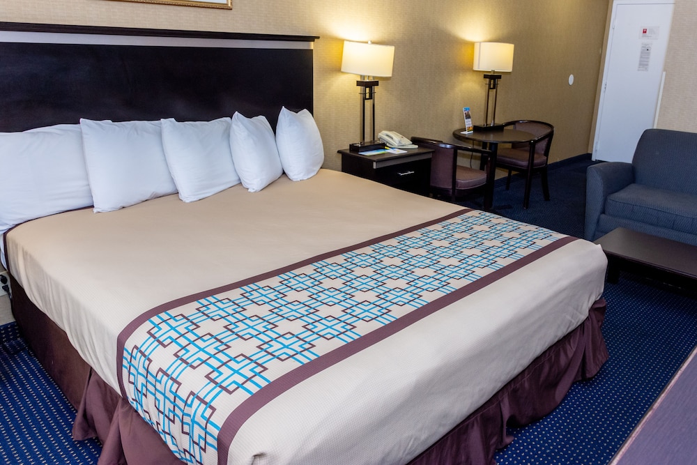 Days Inn & Suites By Wyndham Artesia 13/37