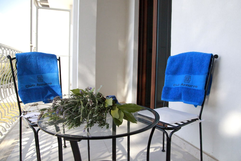 Club Azzurro Hotel & Resort 46/52