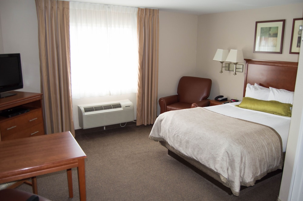 Candlewood Suites Victoria 13/66