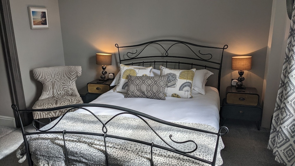 Oaklands Guest House 20/50