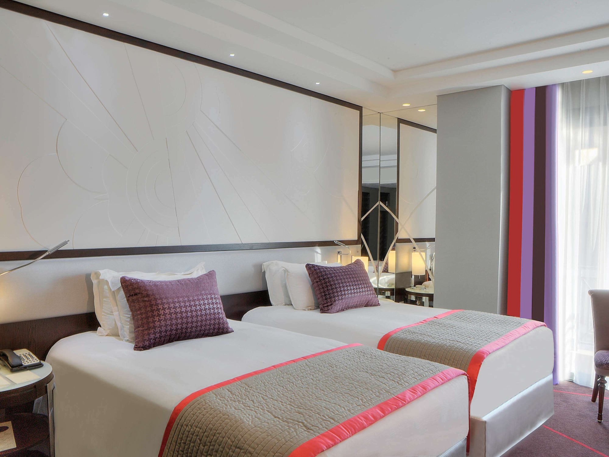 LUXURY, KING BED