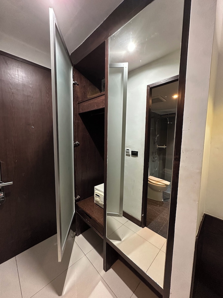 Collection O The Bangkok Airport Link Suite 54/56