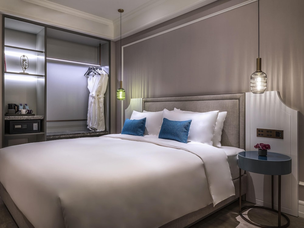 SUPERIOR, KING BED