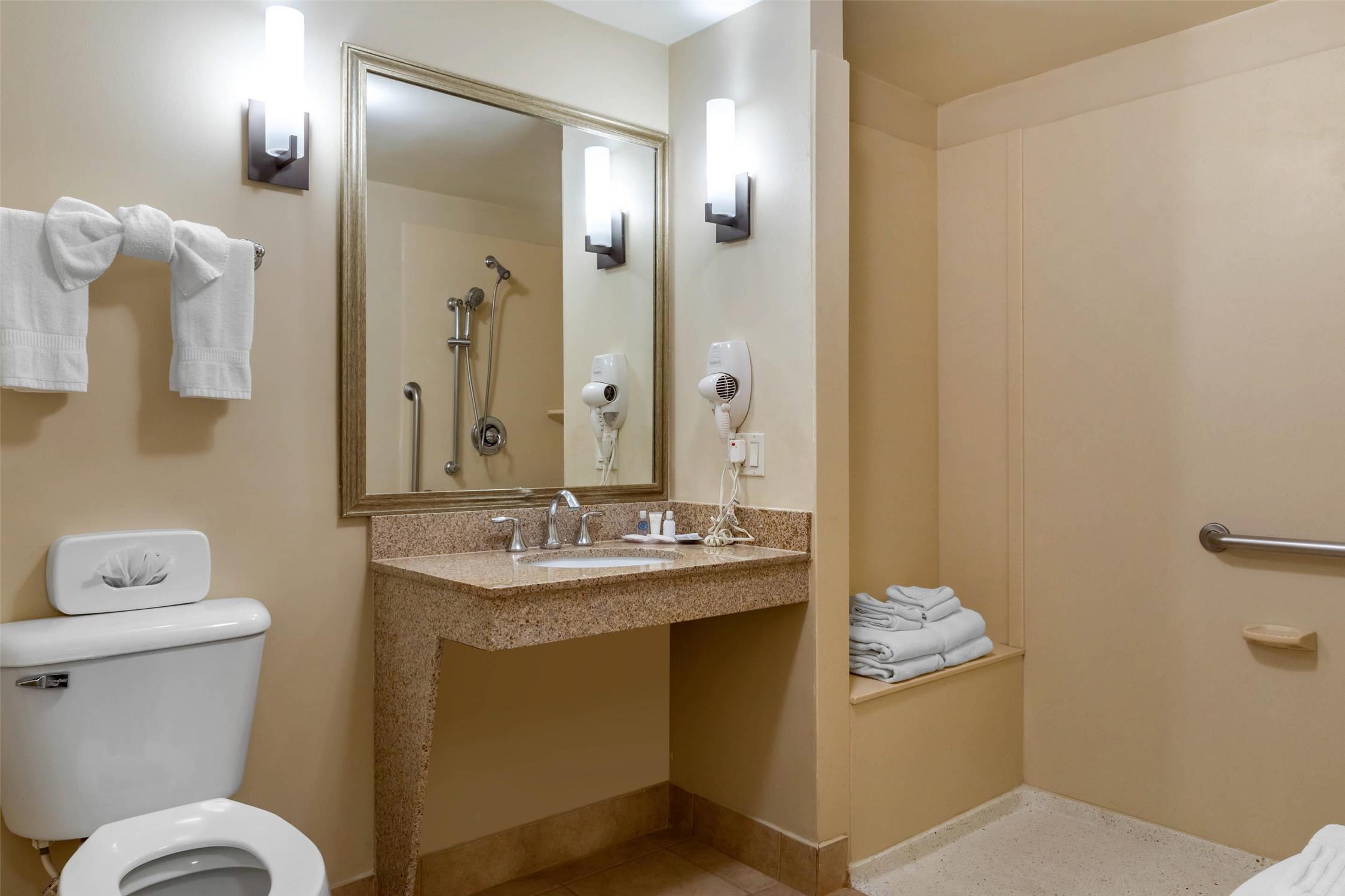جناح بسرير كينج لذوي الإعاقة، Comfort Suites Barstow Near I-15 4/4