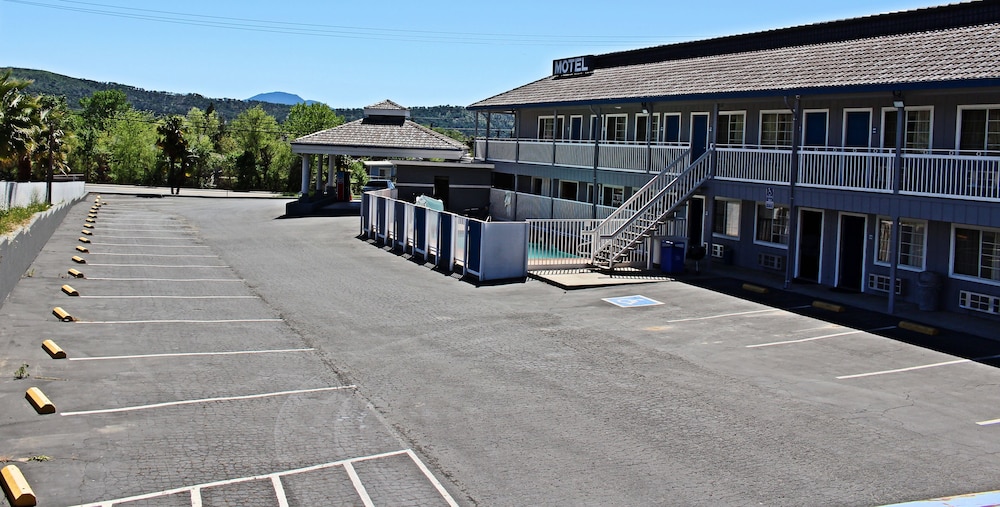 Lake Point Lodge 22/24