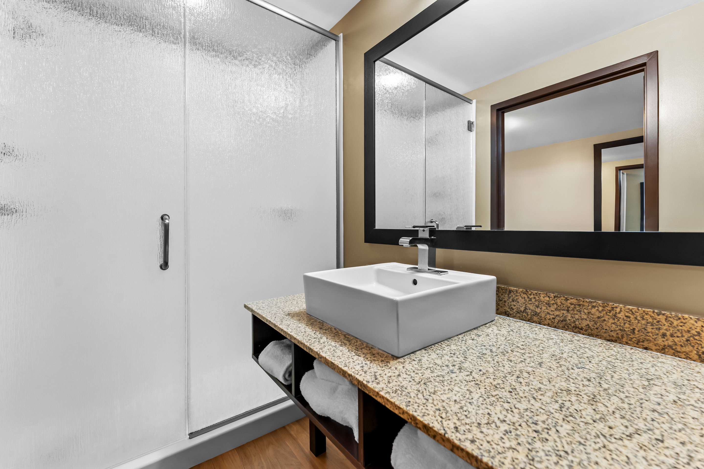 Deluxe, 2 Queen Beds, Red Roof Plus Suites Malone 8/8