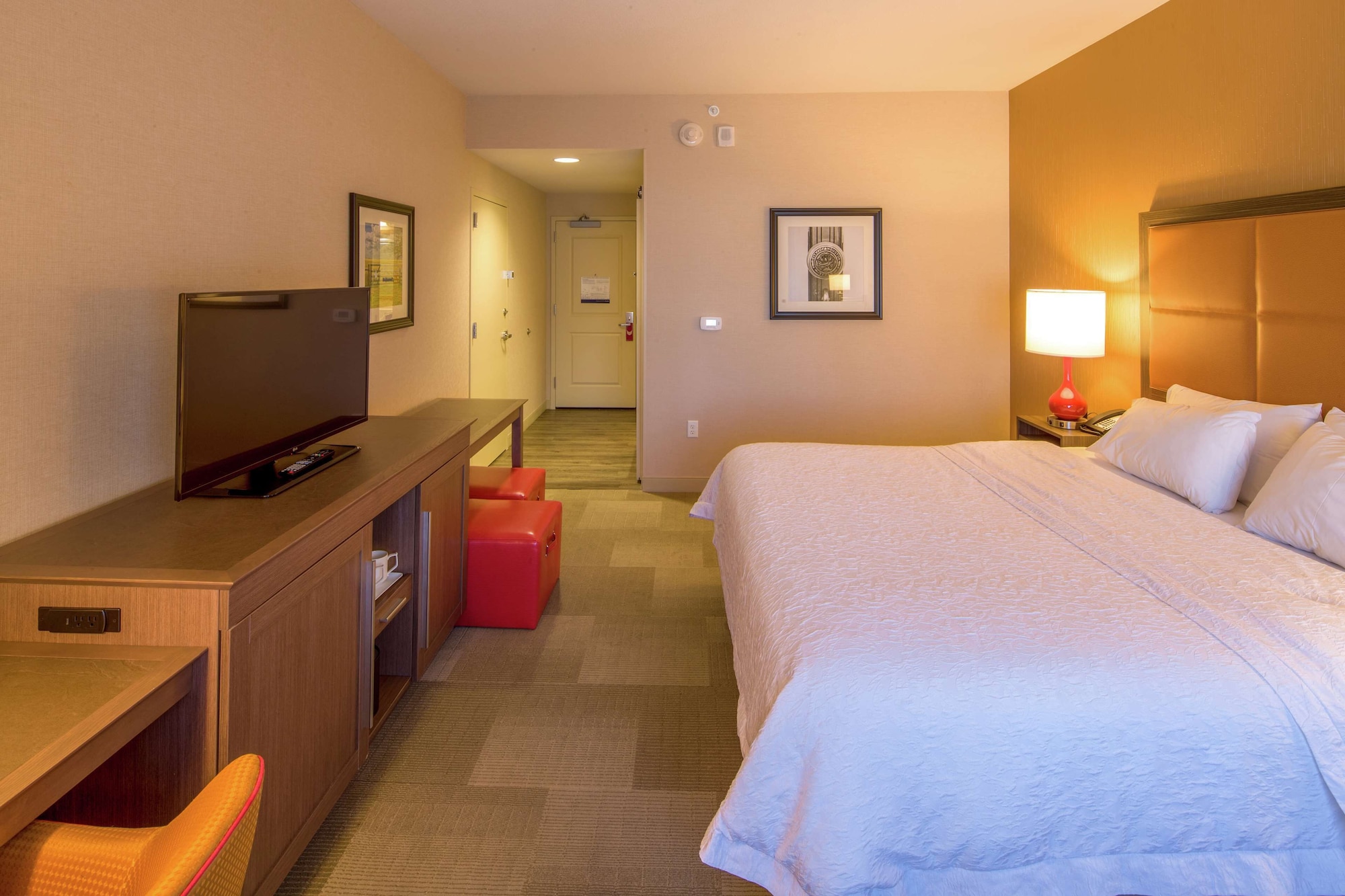 ROOM, KING BED, ACCESSIBLE