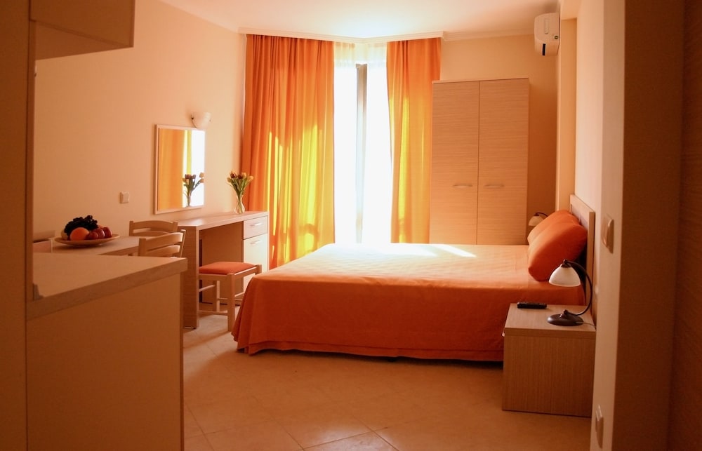 Royal Sun Holiday Complex 6/50