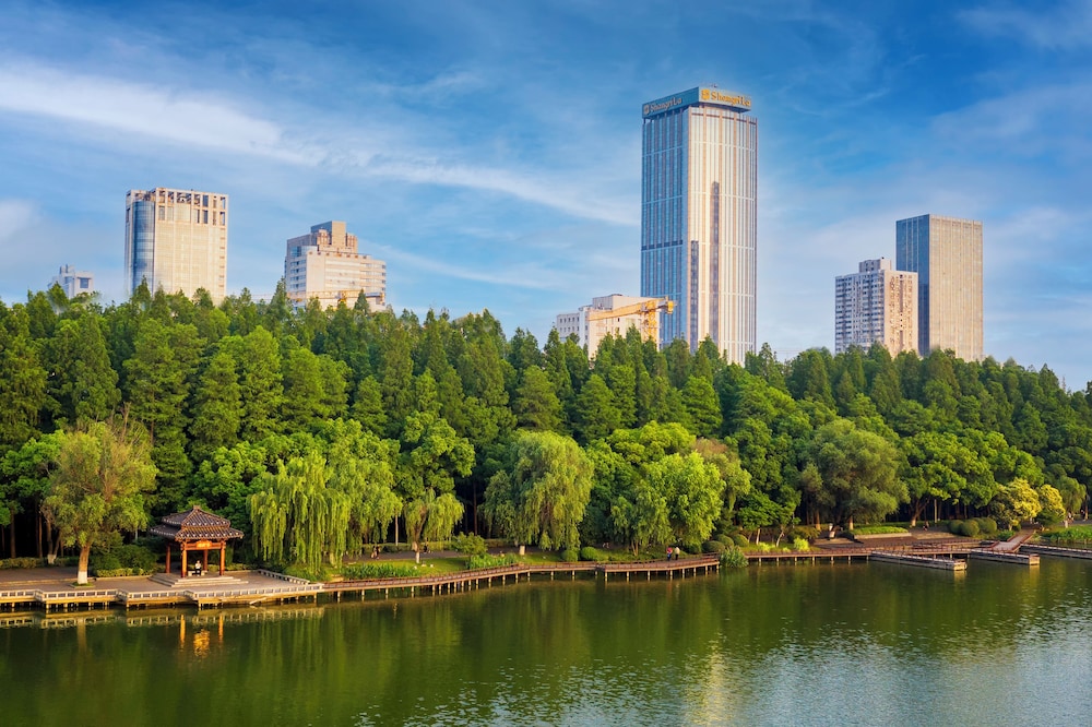 Shangri-La Nanjing 68/73