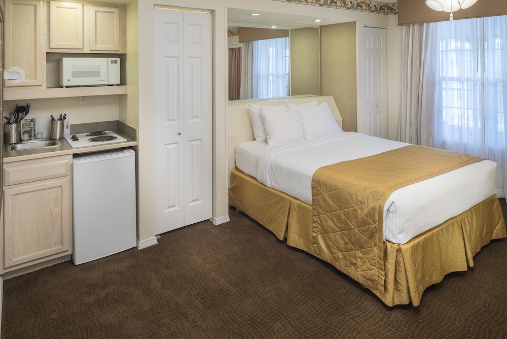 The Suites At Fall Creek 9/49