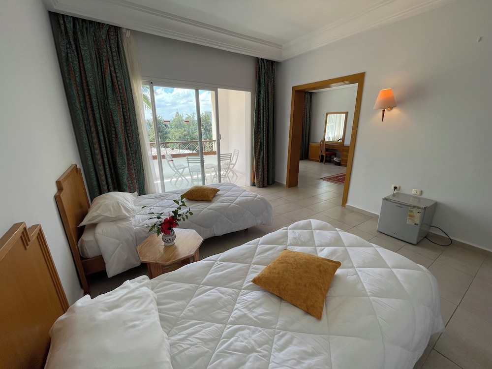 Marina Palace 24/69