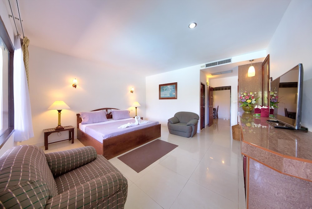 DELUXE, DOUBLE BED, POOL SIDE, KITCHEN
