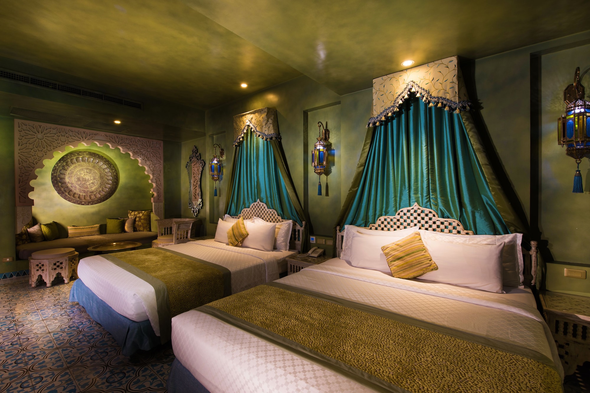 Jade, 5 King Beds, Single Bed, Mountain View, Balcony