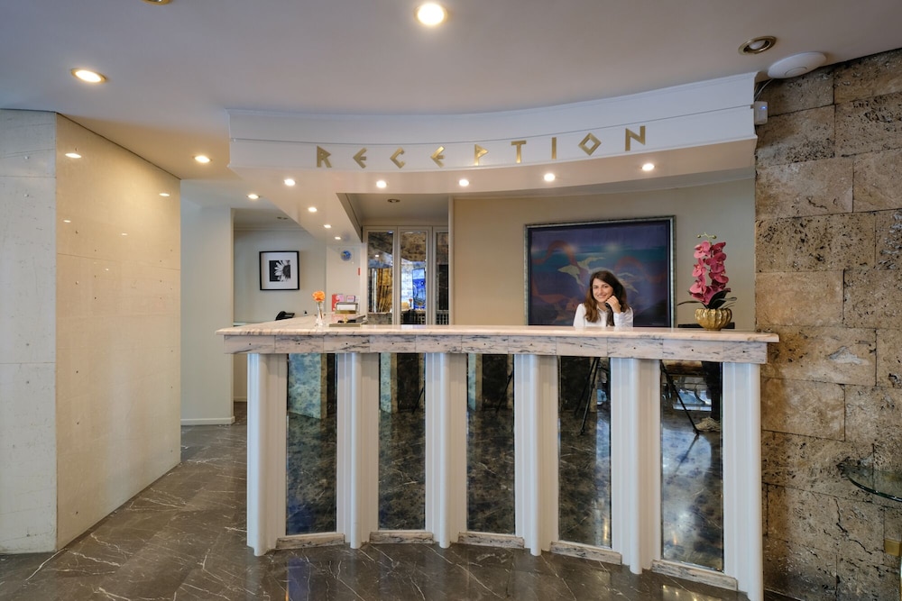 Ilisia Hotel 10/68