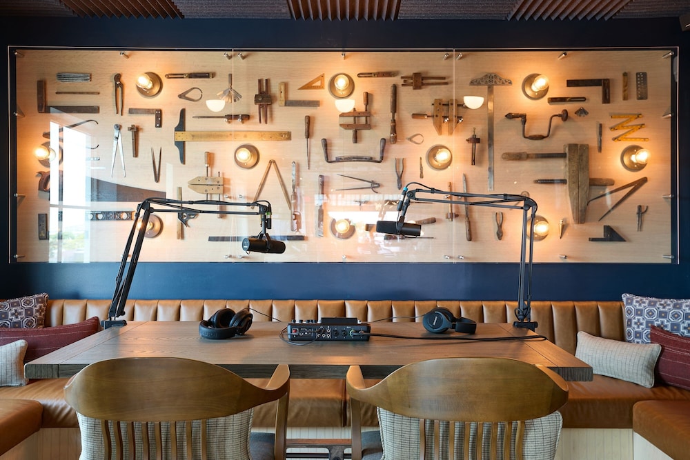 Moxy Charleston Downtown 32/42