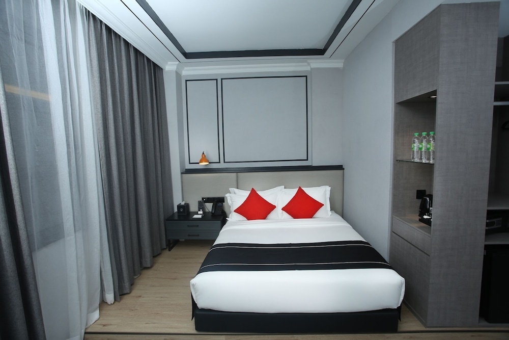 Stanton Hotel 18/50