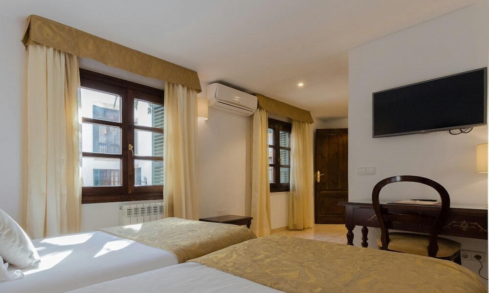 Hotel Born 34/49