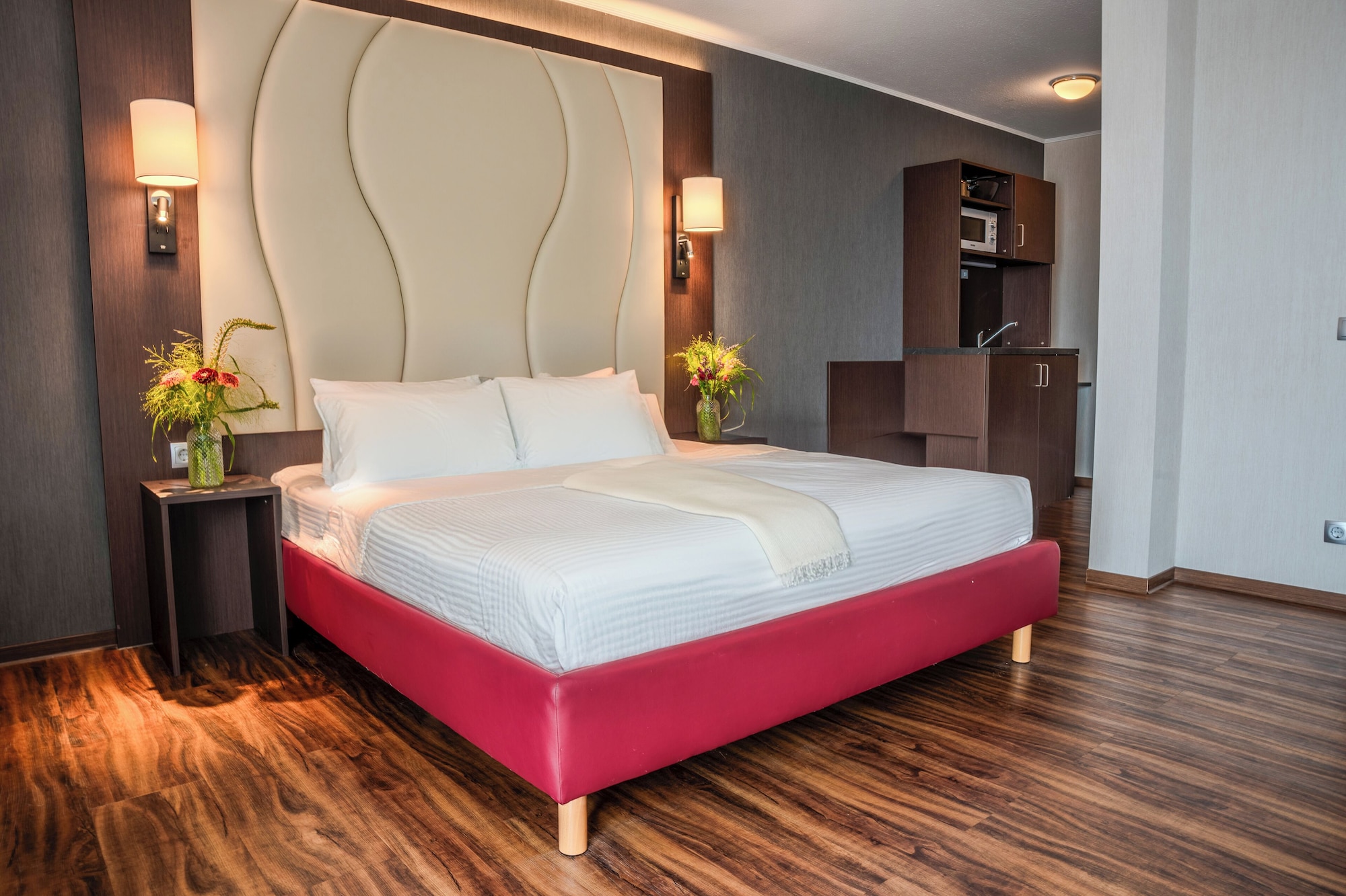 Studio, Suite, King Bed, Balcony