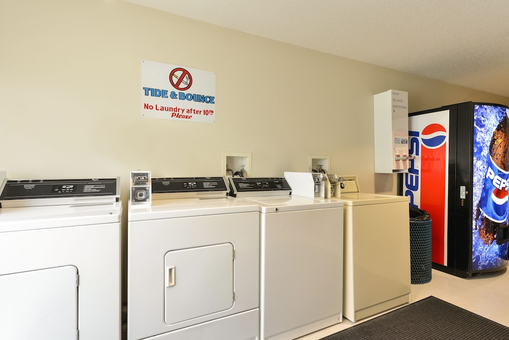 Econo Lodge Belle Fourche, SD 7/36