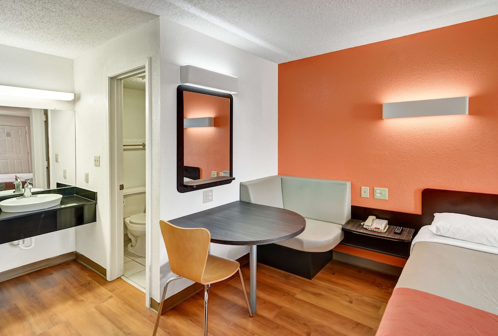 Motel6 Lindale, TX 20/34
