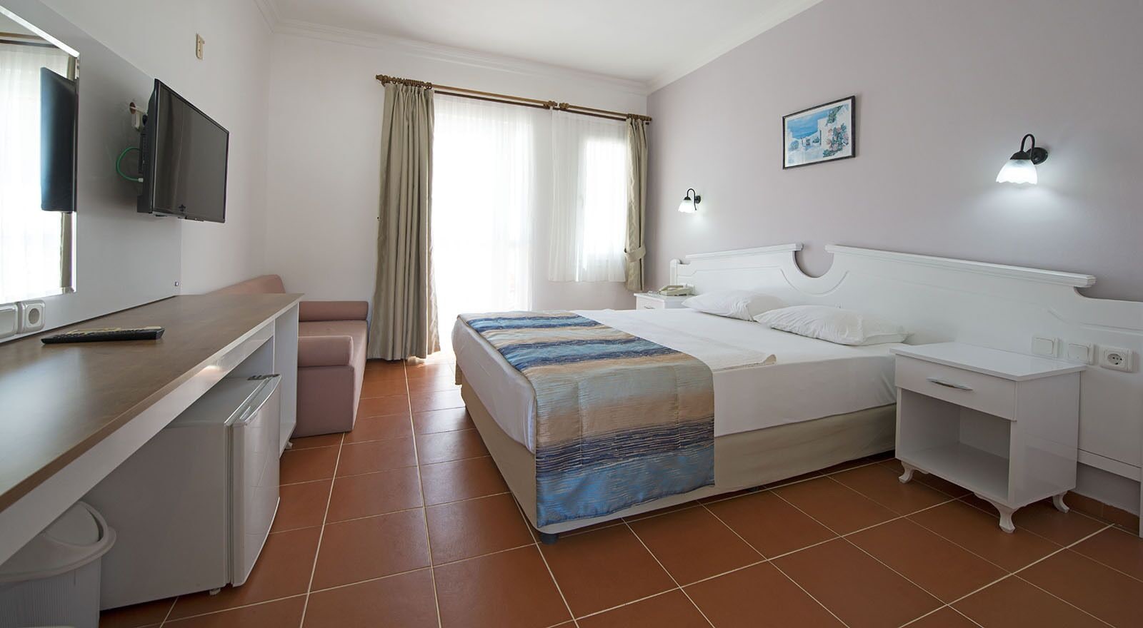 ROOM, DOUBLE OR TWIN BED