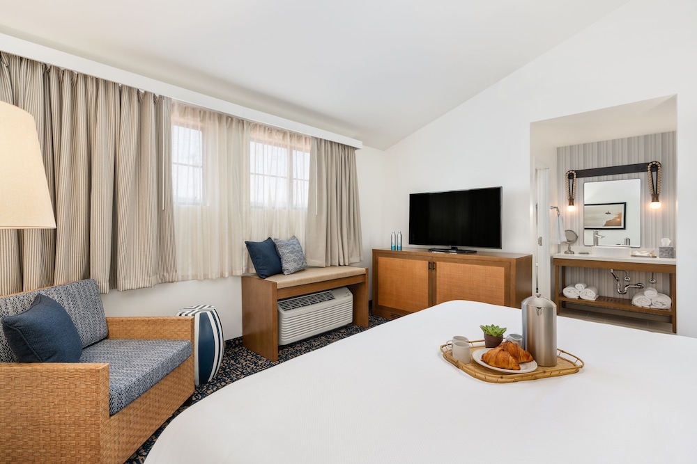 SUITE, KING BED, SOFA
