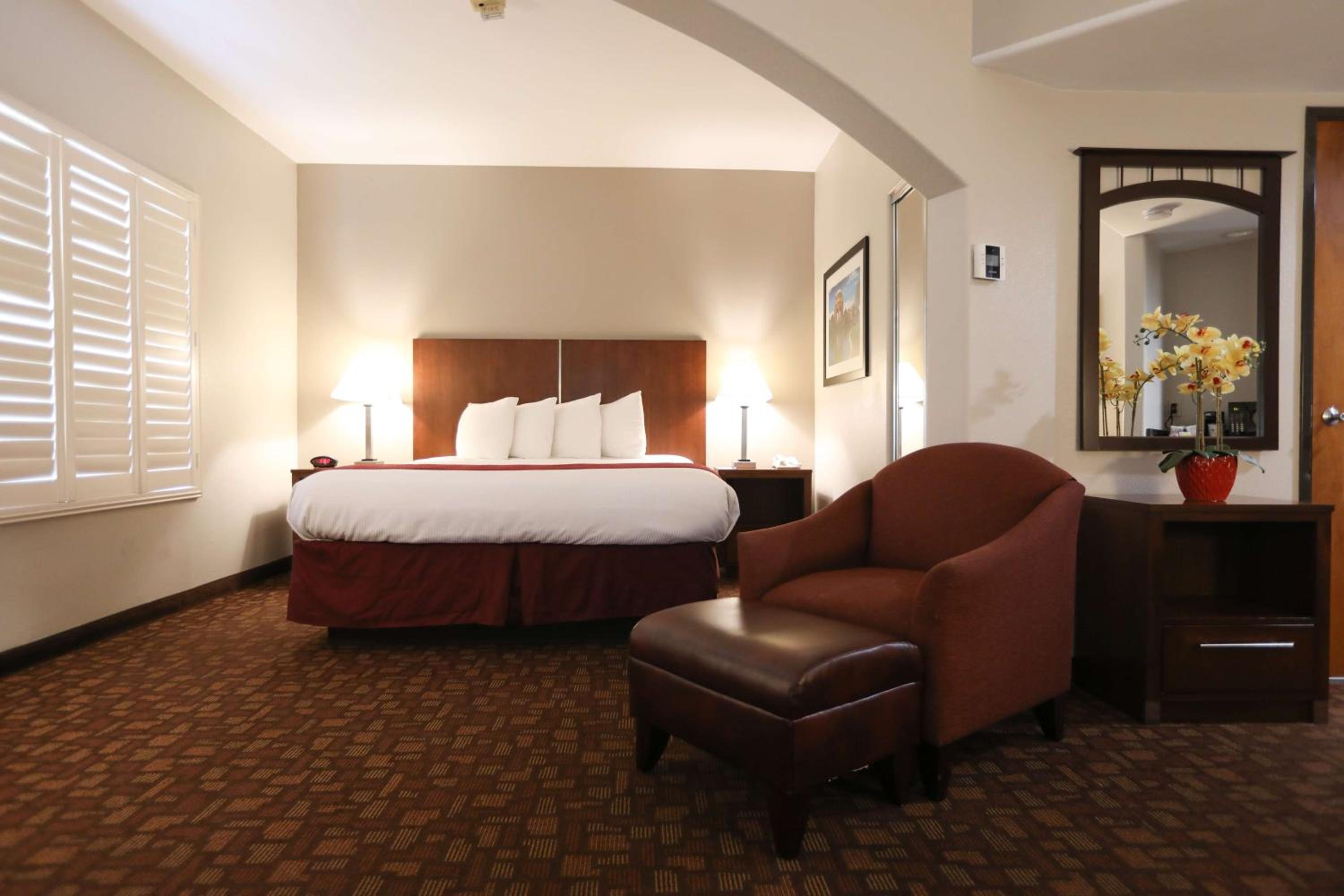 Room, King Bed, Hot Tub, Large