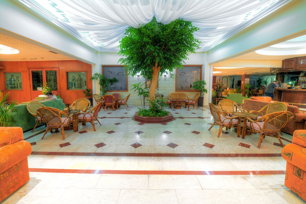 Avlida Hotel 8/72