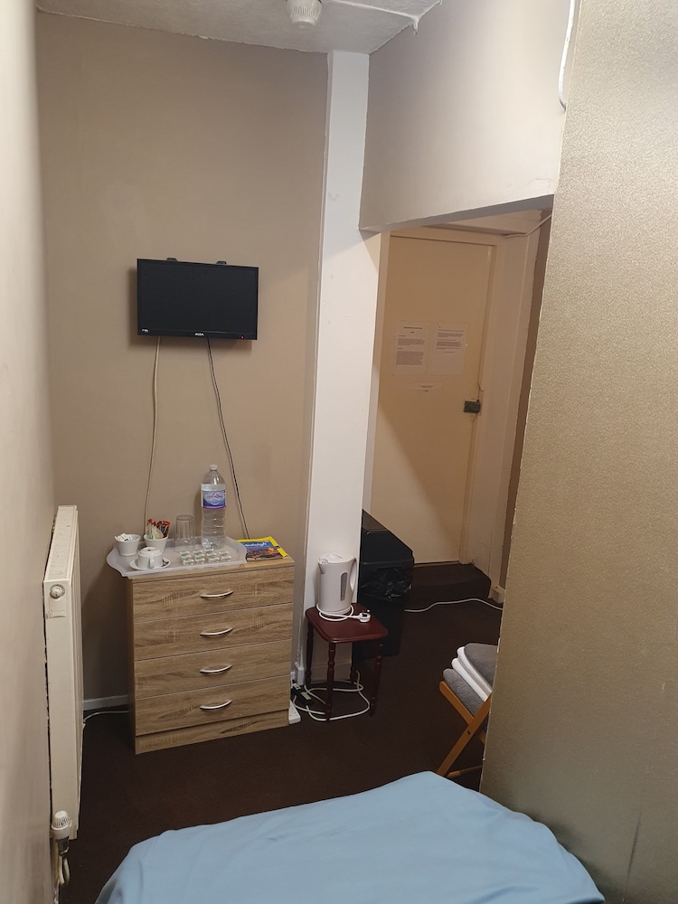 Sakura Edinburgh Guest House 15/20