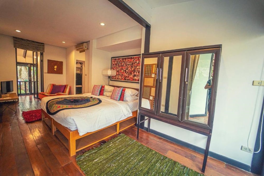 DELUXE, HOUSE